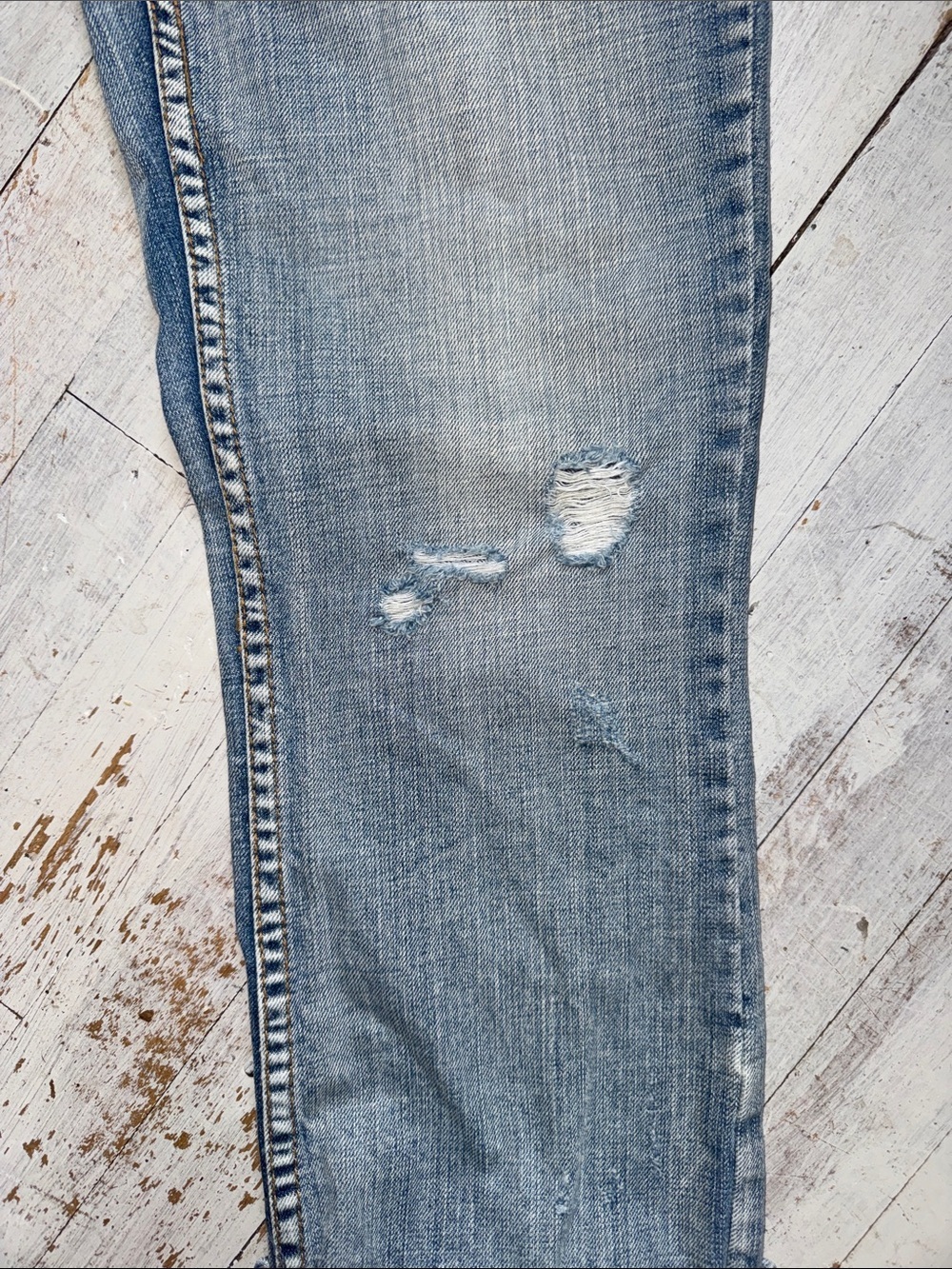American Eagle Outfitters faded blue distressed jeans - Picture 7 of 9